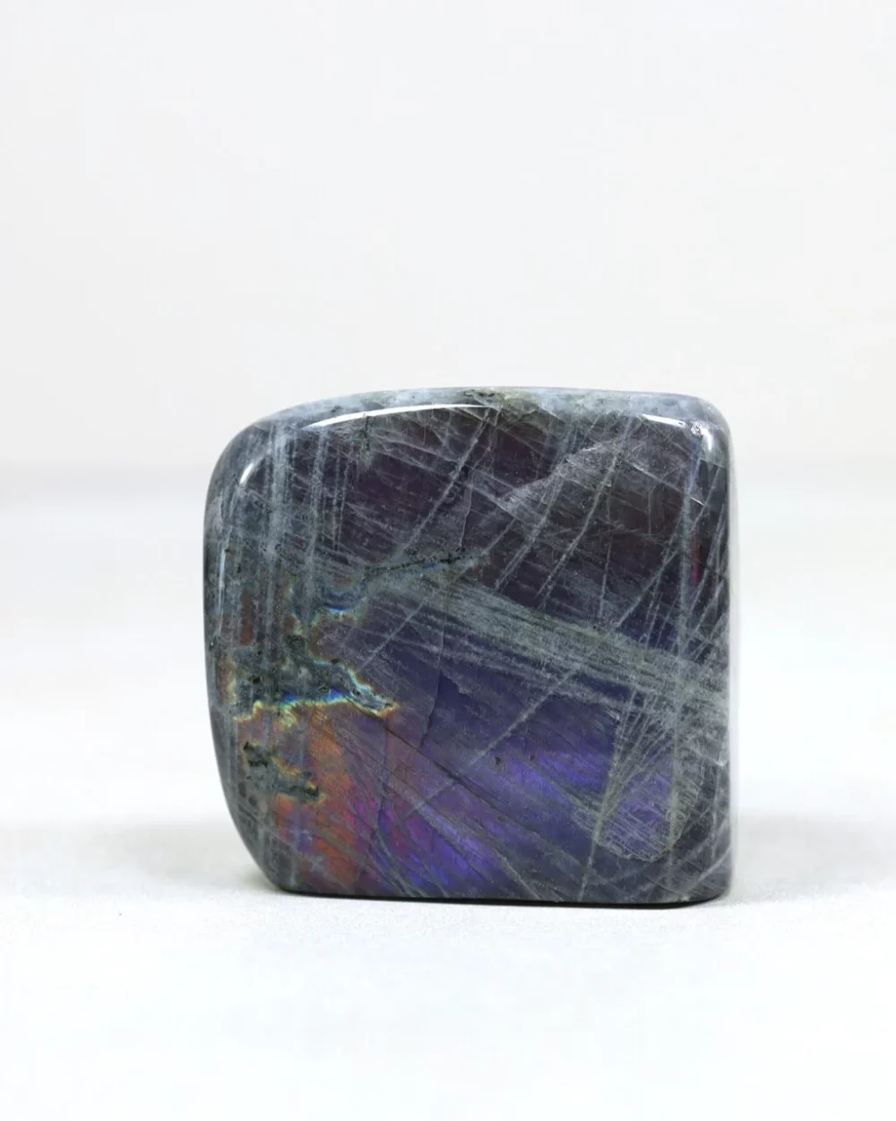 Labradoriet, purple aurora