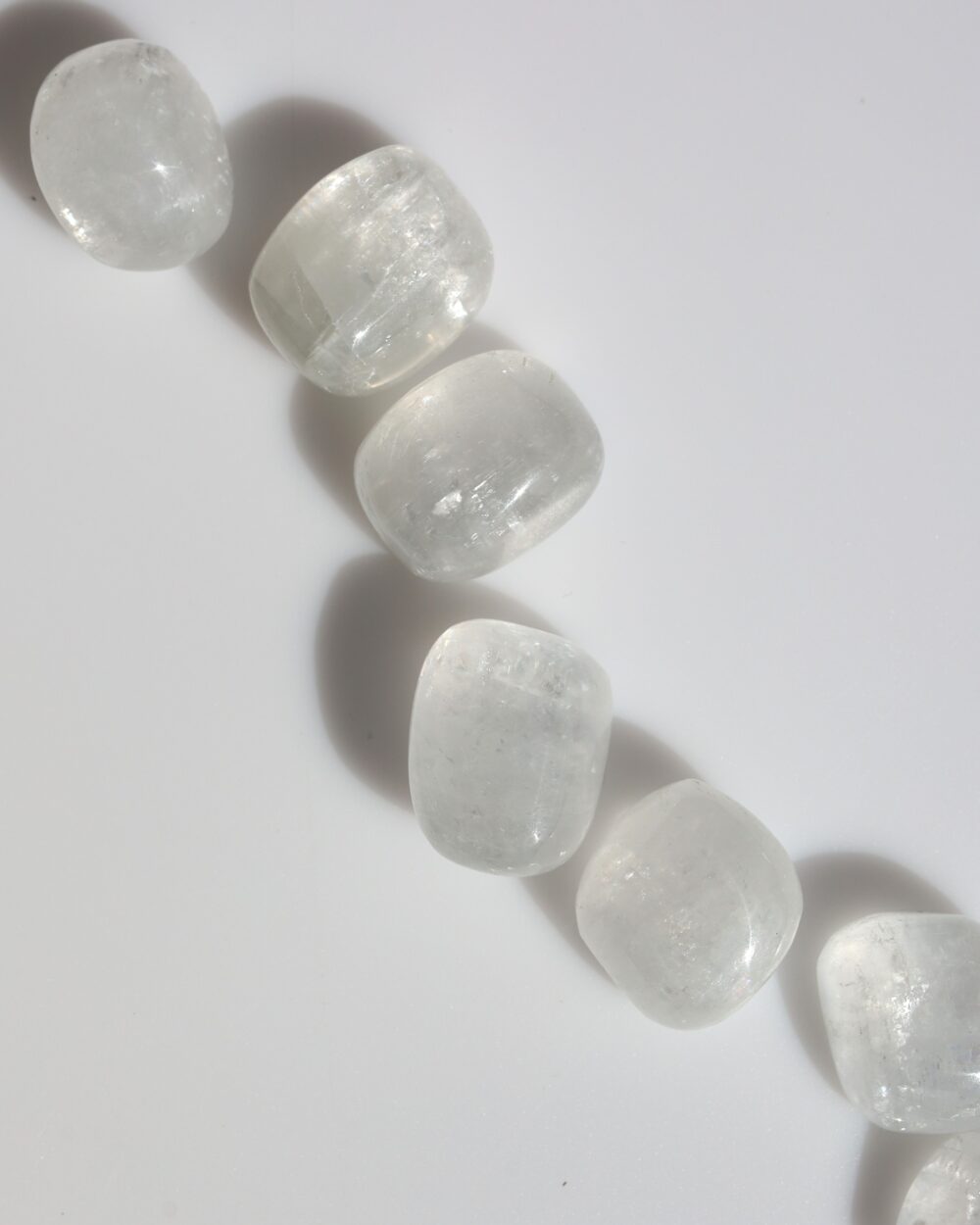Witte calciet, trommelsteen - Afbeelding 2