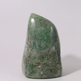 Groene granaat sculptuur