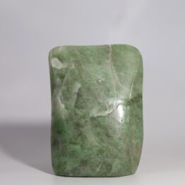 Groene granaat sculptuur