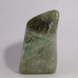 Groene granaat sculptuur