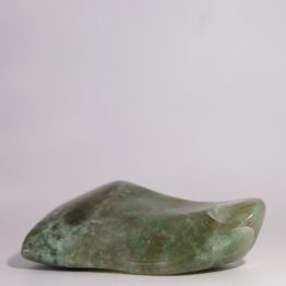 Groene granaat sculptuur