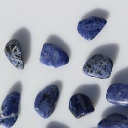 Sodaliet trommelsteen